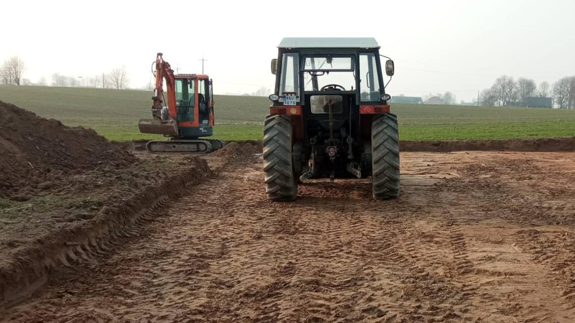 Prace ziemne minikoparką na działce, Augustów, woj. podlaskie